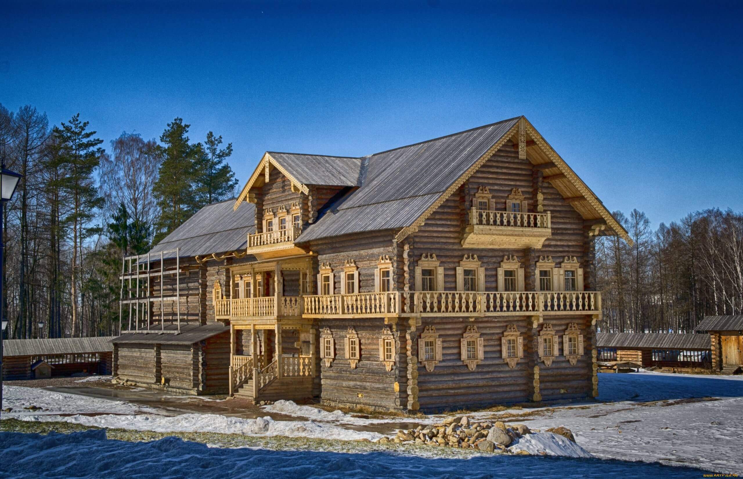 старинный деревянный дом